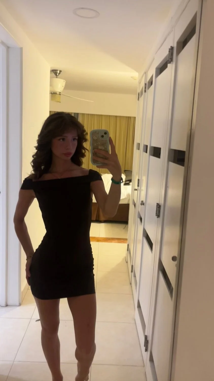 Thick and busty Canadian slut Ella image 20