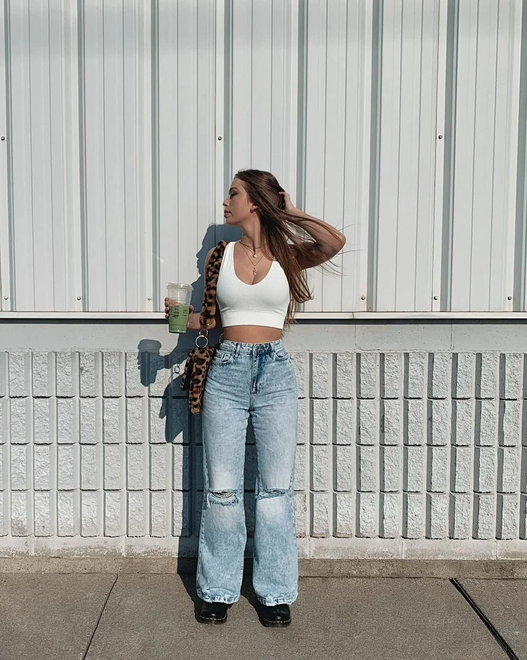 Thick and busty Canadian slut Ella image 25