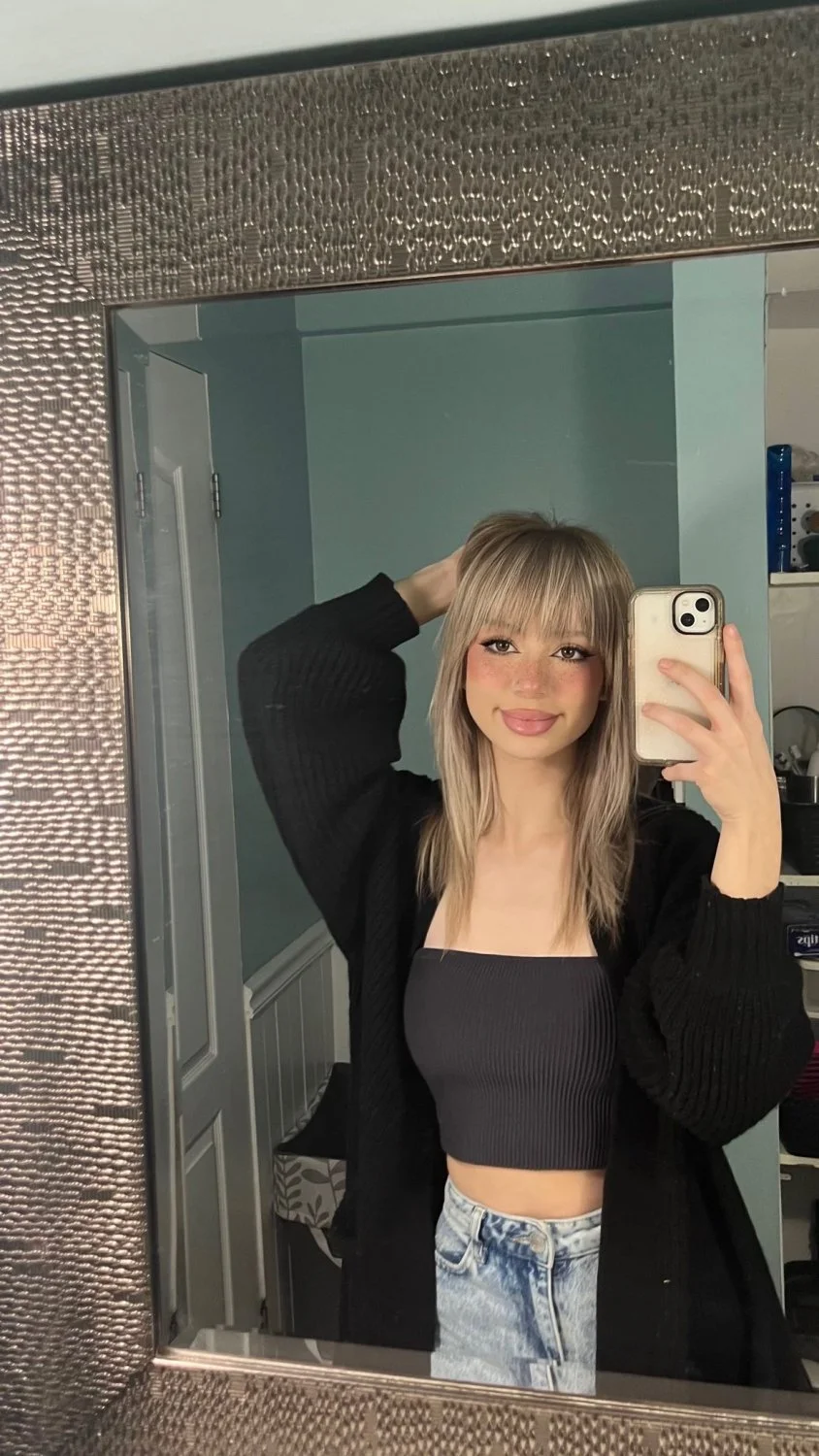 Thick and busty Canadian slut Ella image 27