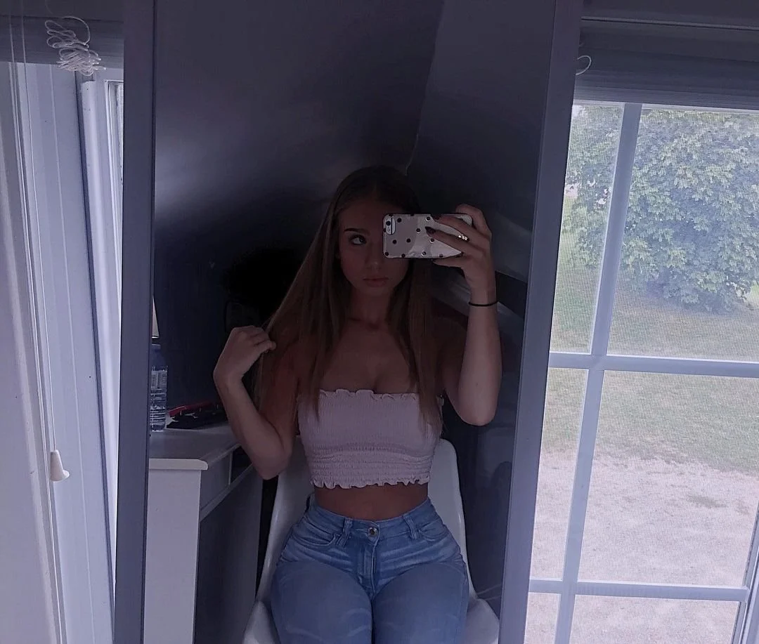 Thick and busty Canadian slut Ella image 45