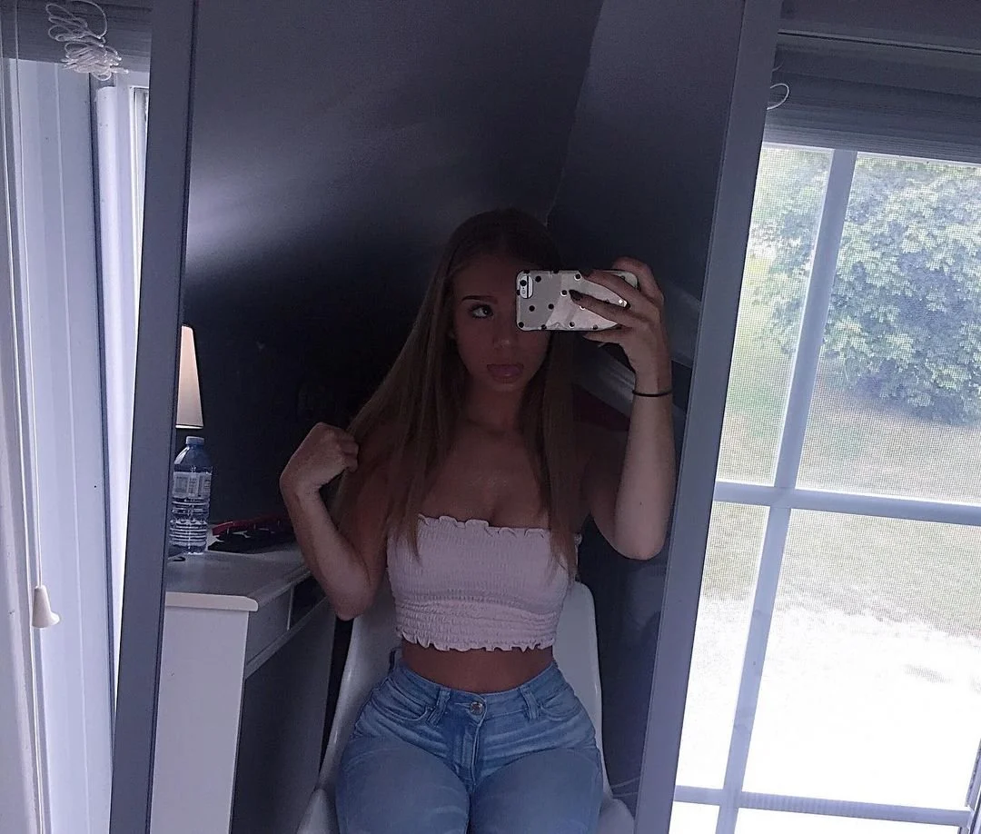 Thick and busty Canadian slut Ella image 47