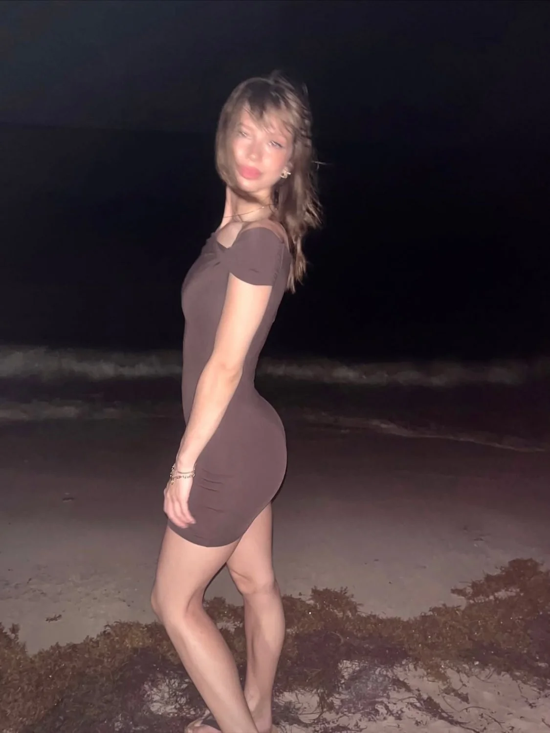 Thick and busty Canadian slut Ella image 6