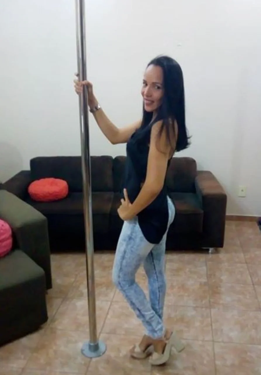Casada vagabunda...ama dar o cu e chupar pica...tira leite e tomar main image