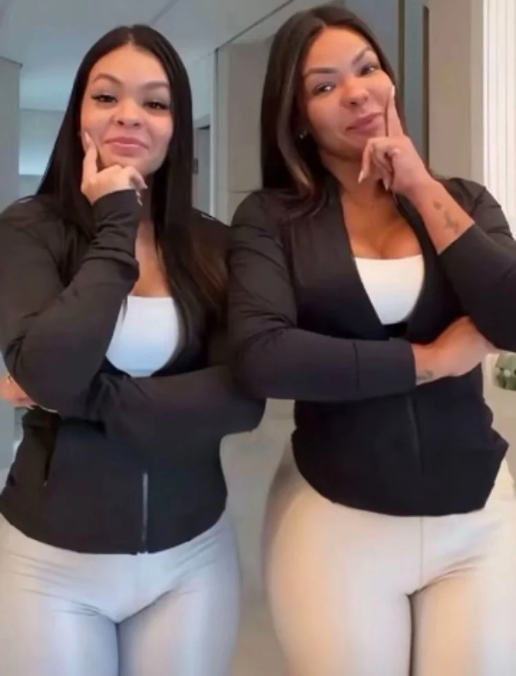 Mãe e filha gostosa quem comeria essas vagabunda também image 4