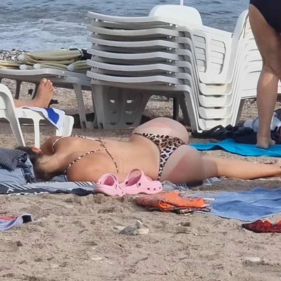 Cheeks in public image 9
