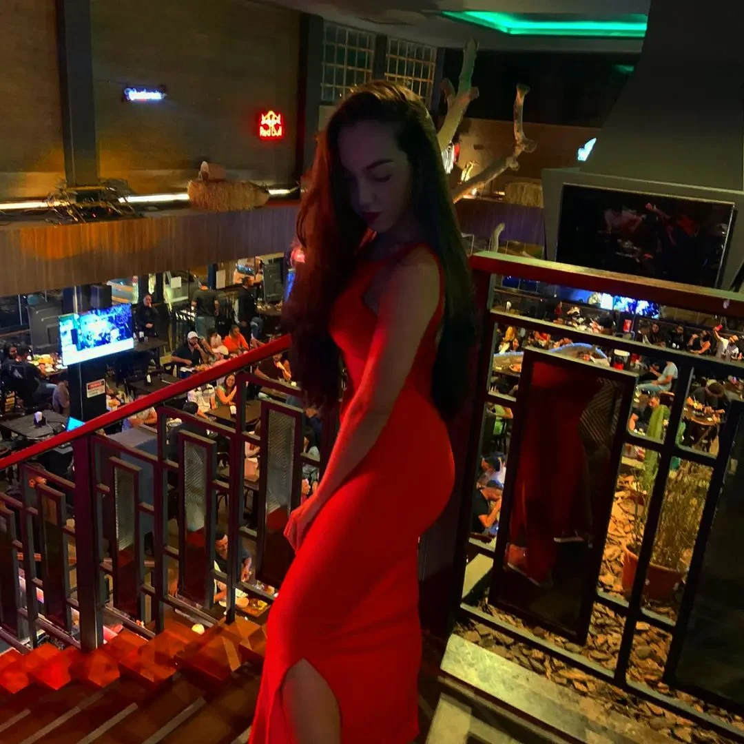 dama de vermelho vazou mamando o primo conteudo inedito e amador image 2