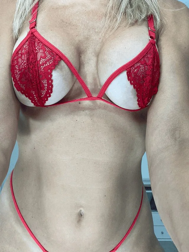 Madura muy linda en lencería sexy image 17