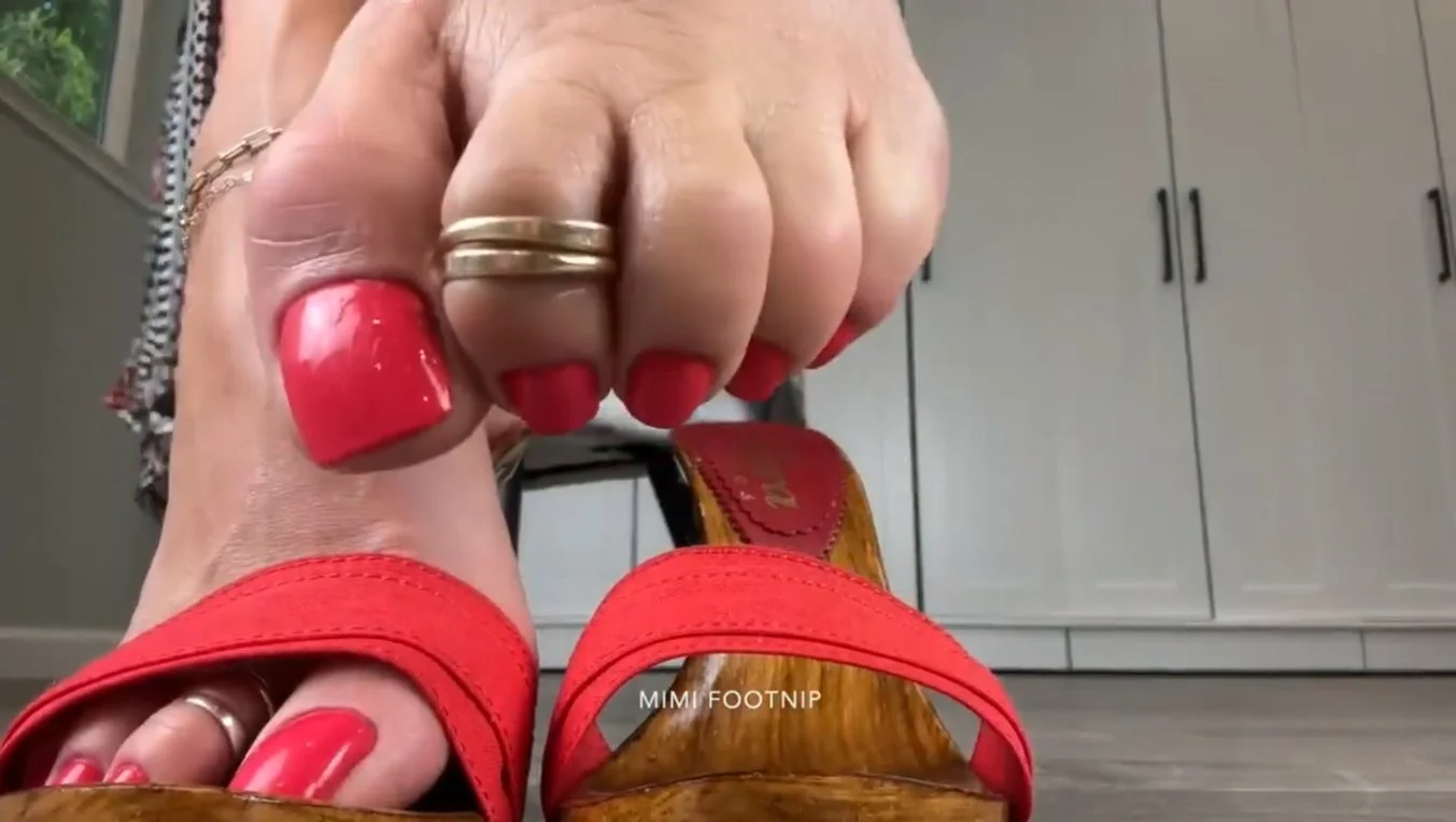 Sexy soles and toes image 3