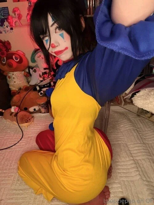 Cute clown girl cosplay main image