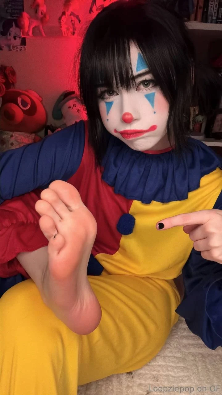 Cute clown girl cosplay image 3