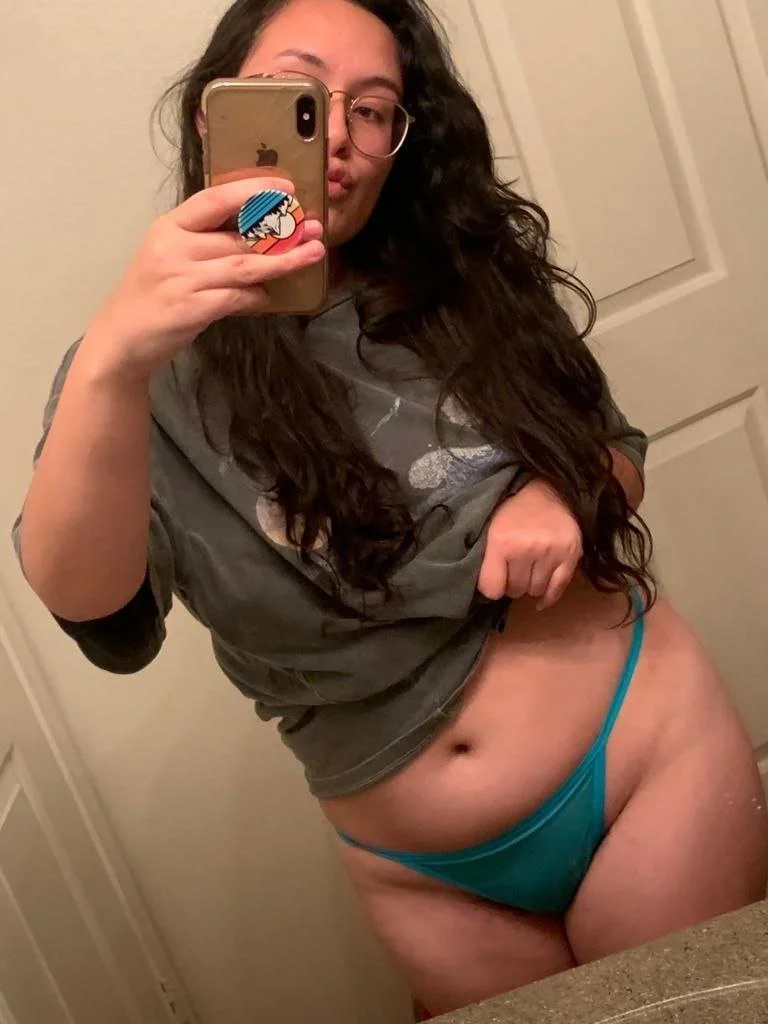 Amateur Latina Wife image 31