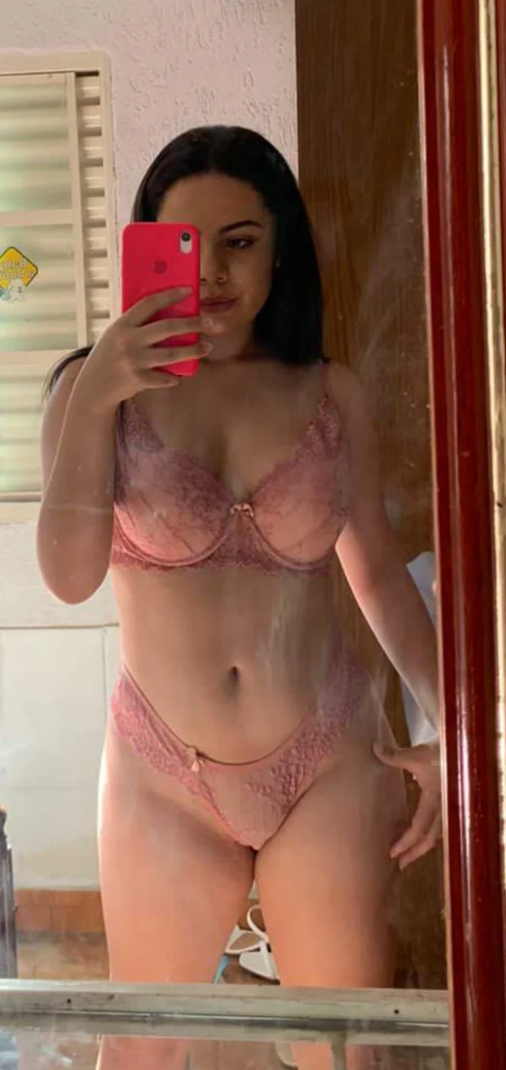 Morena linda. Fotos de lingerie da namorada. Vazada do Erome image 19