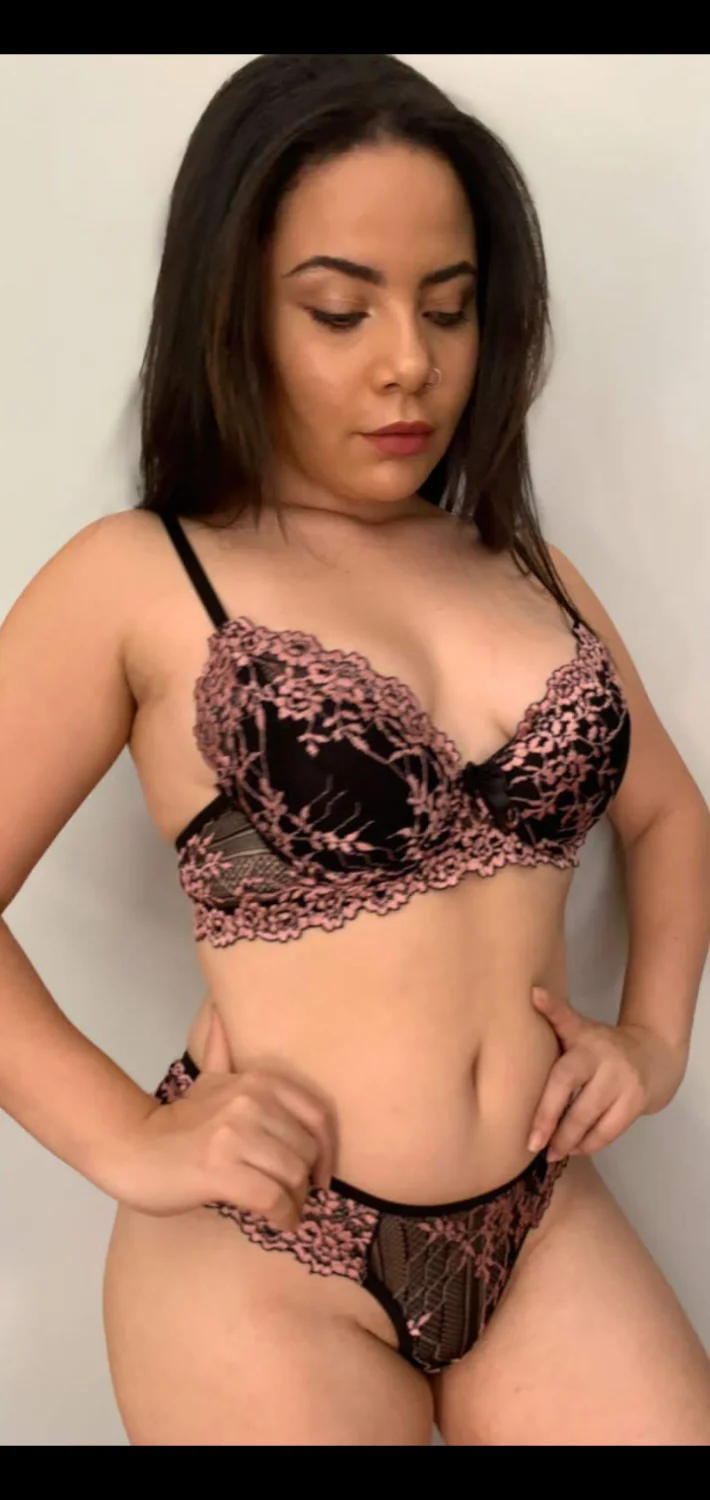 Morena linda. Fotos de lingerie da namorada. Vazada do Erome image 5