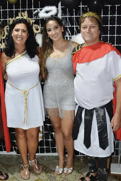 A CAÇULA DA FAMÍLIA ESTÁ VIRANDO PUTA 🤤 cover image