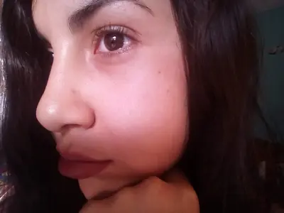 Cornudo nos comparte a la puta de su novia cover image