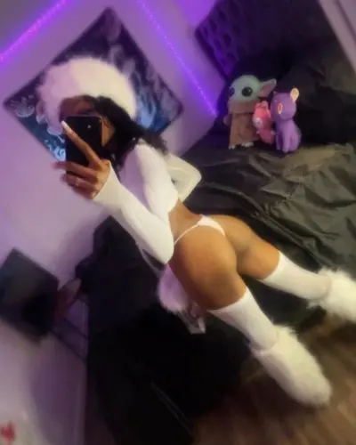 Gamer girl got that WATAAA ! ! ! cover image