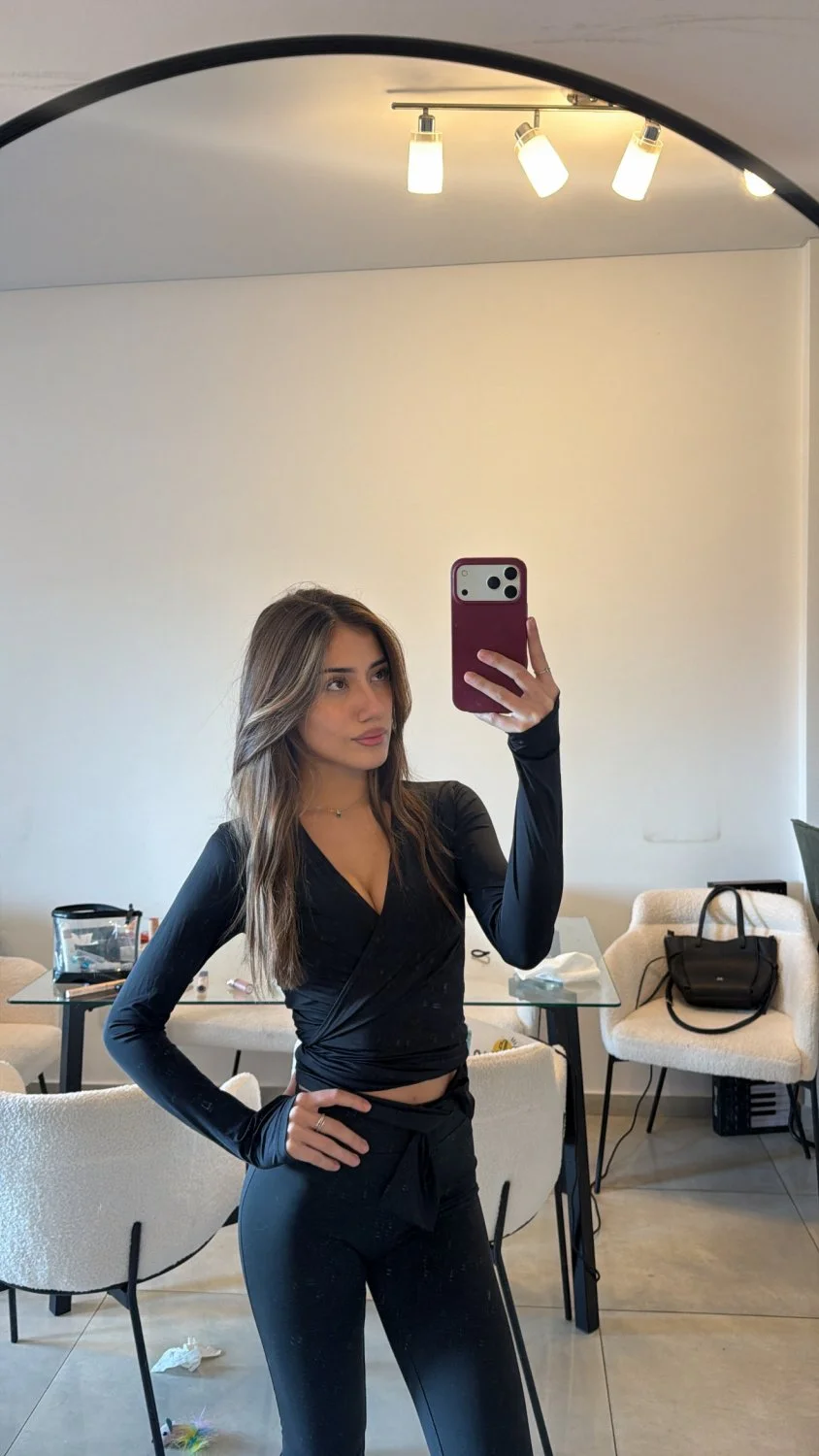 Always elegant and horny at the same time. image 1