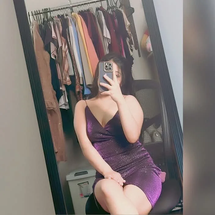 Latina mom main image