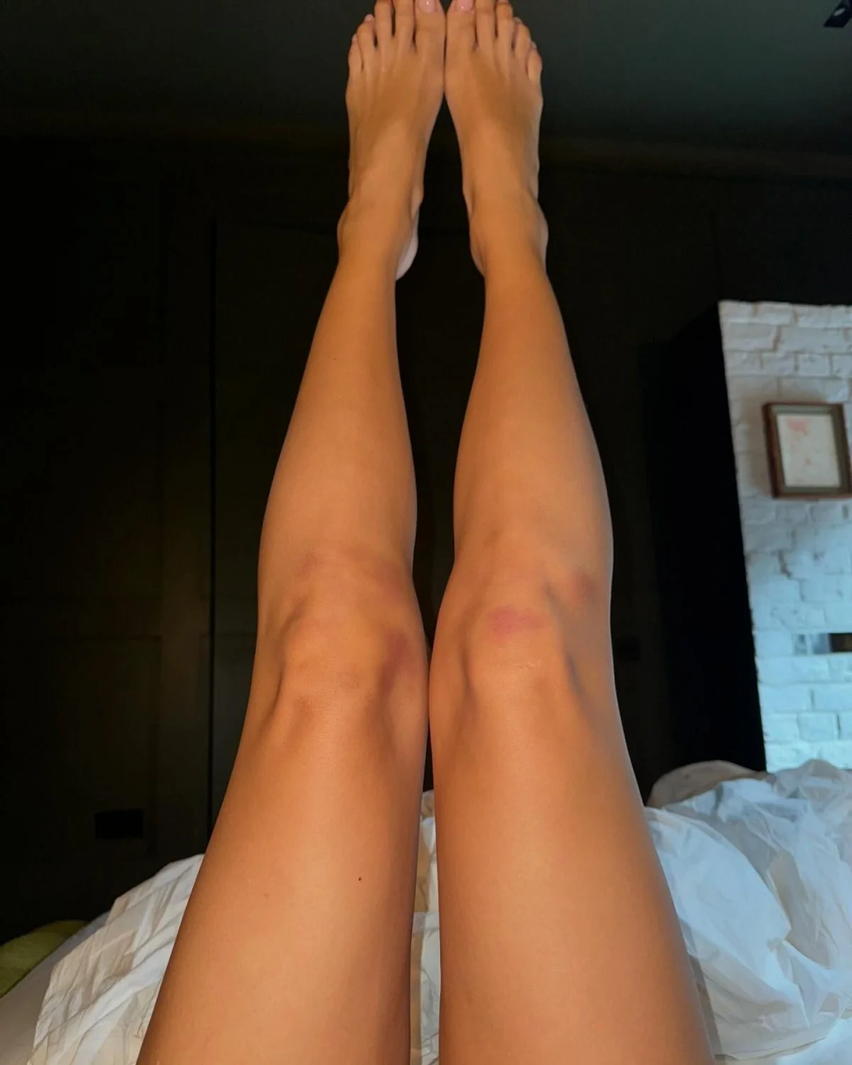 DUA LIPA SEXY LEGS, HEELS & TIGHTS image 3