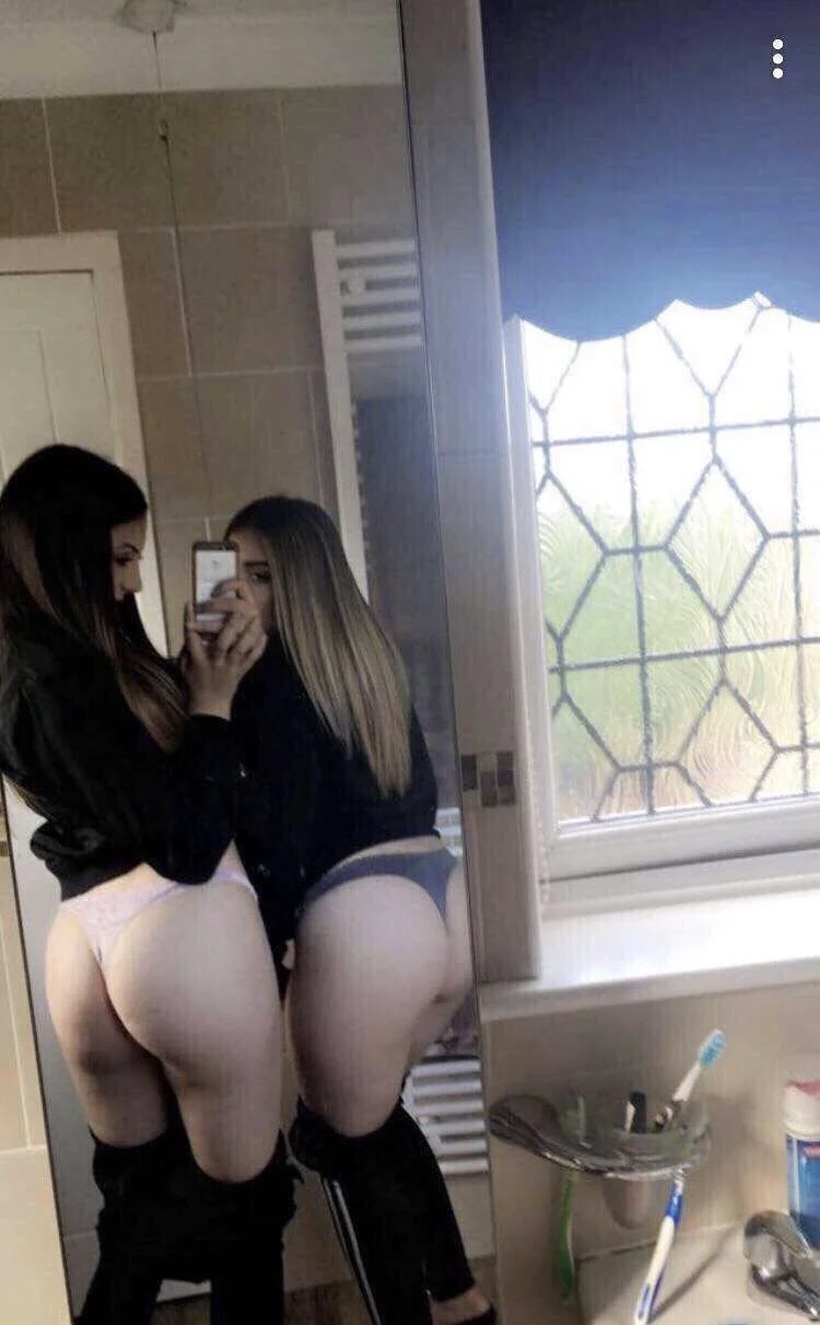 Friend thong main image