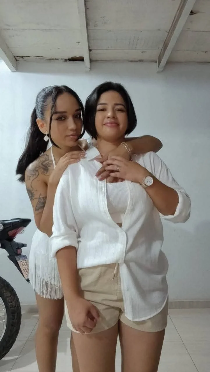 Foderia as duas e gozaria dentro da putinha cacheada 😈 image 3