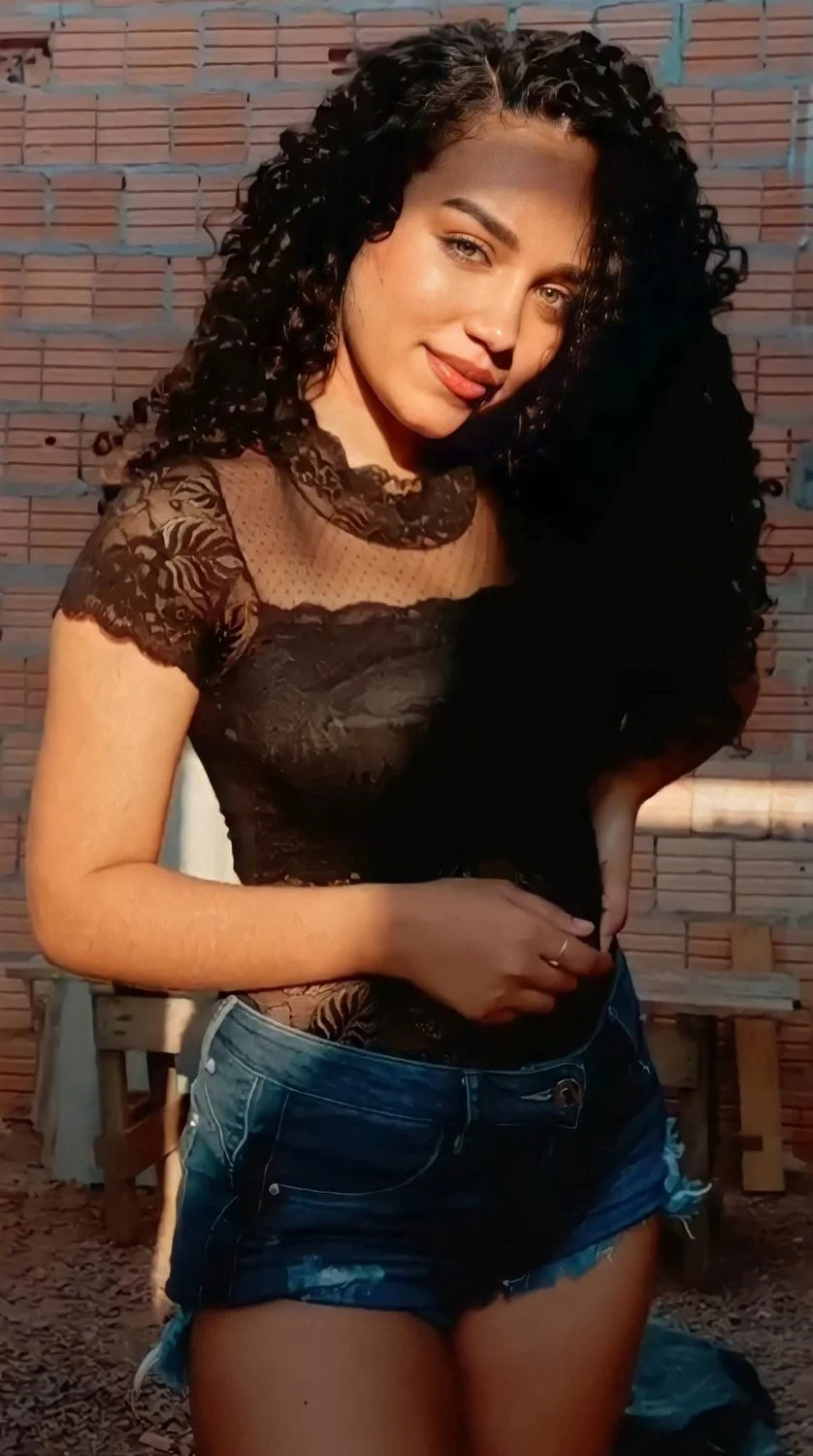Foderia as duas e gozaria dentro da putinha cacheada 😈 image 8