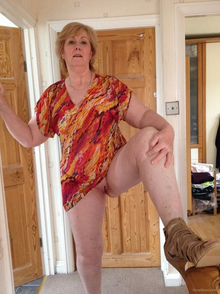 Karen - UK BBW Gilf - The Camera Loves Her - Part 2. (x3v) image 19