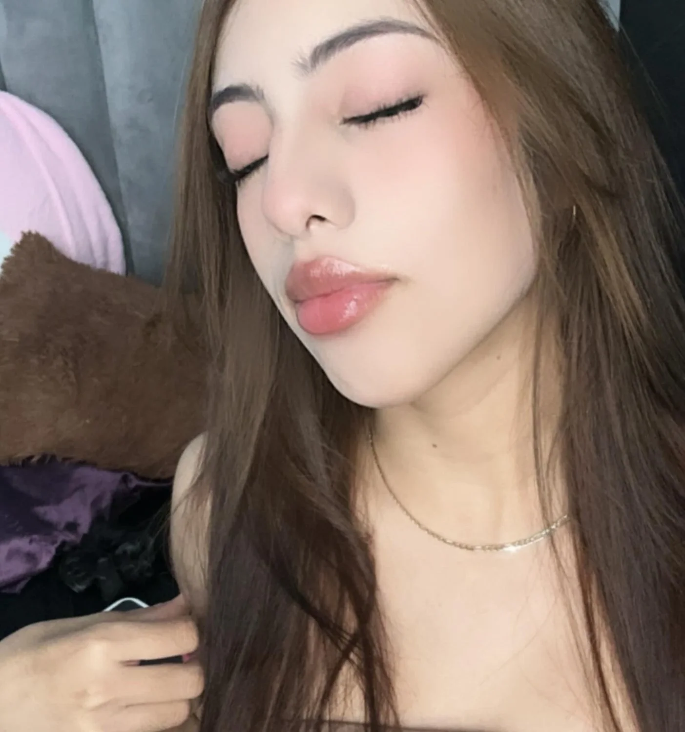 Hermosa girl flakita y putita zorrita y tiene ricas piernas de gym sexy image 1