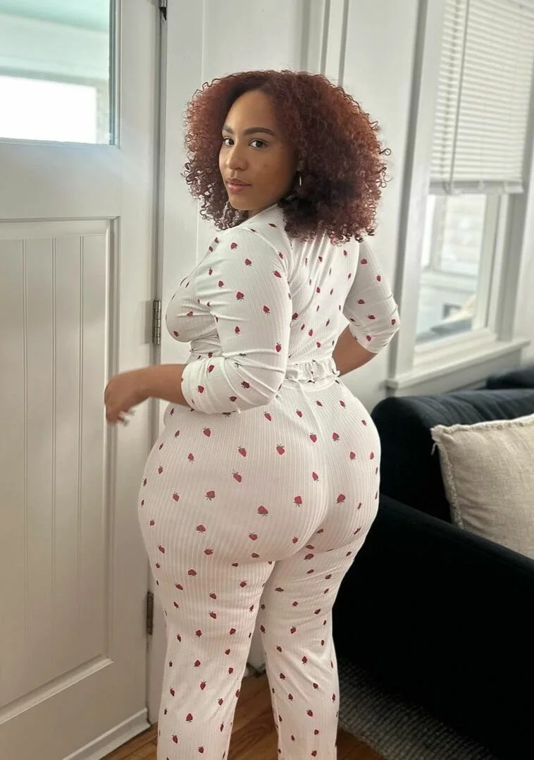 Th1cK sexY r3db0n3 wiT a BIG bo0tY !! image 12