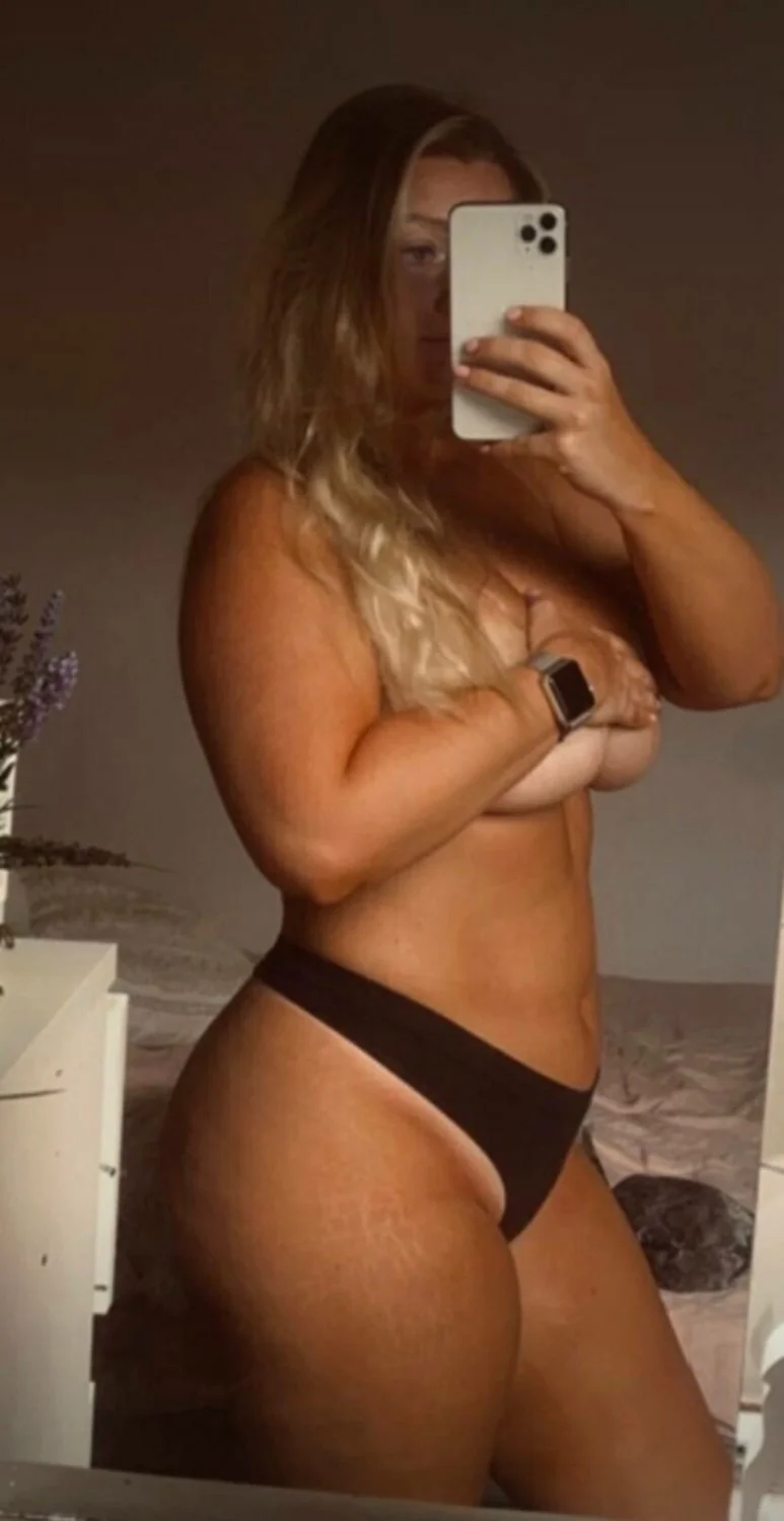 Exposed busty whore Casja image 27