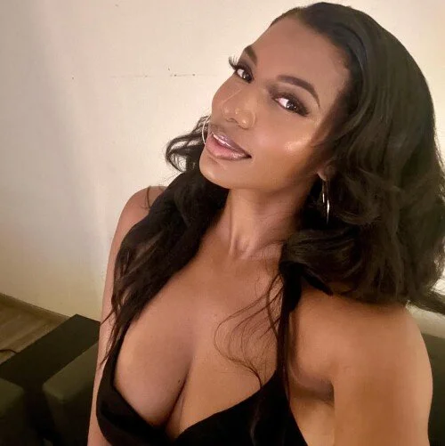 The Most Sexst Journalist(Taylor Rooks) image 2