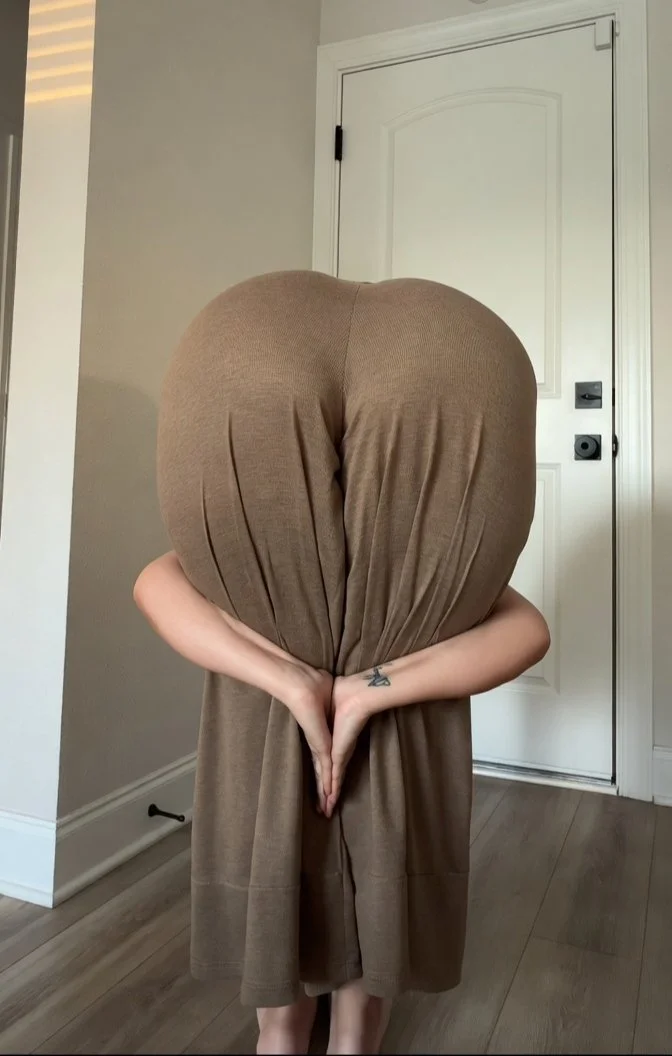 Butt heart pose challenge! 🍑 image 1
