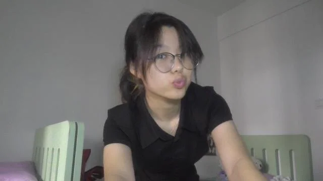 20yr old Lin image 11