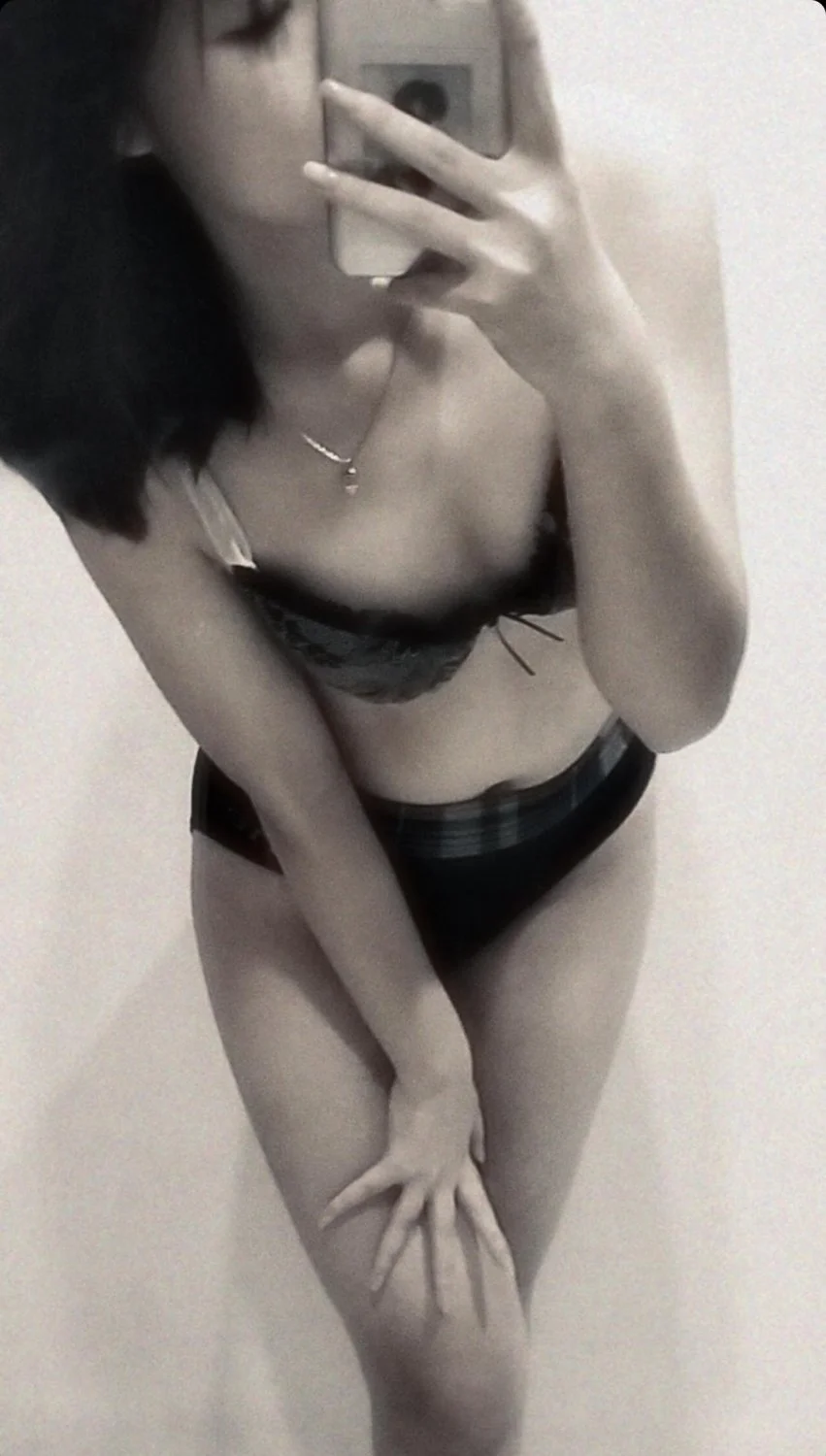 20yr old Lin image 12