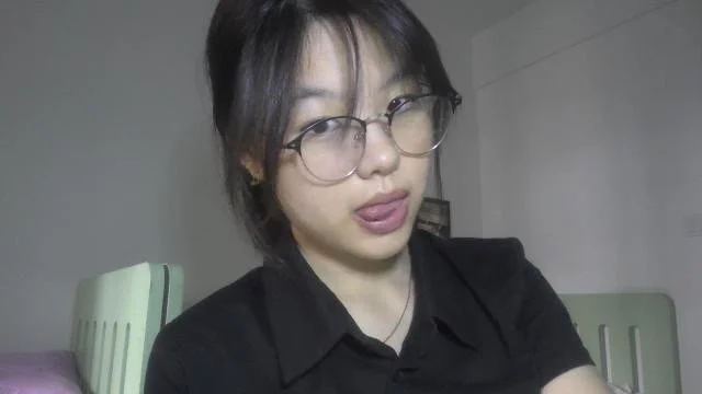 20yr old Lin image 13