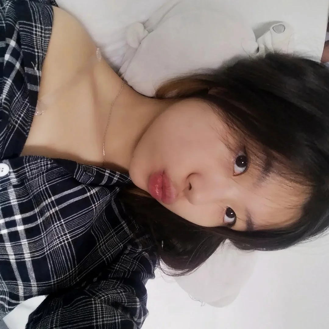 20yr old Lin image 15