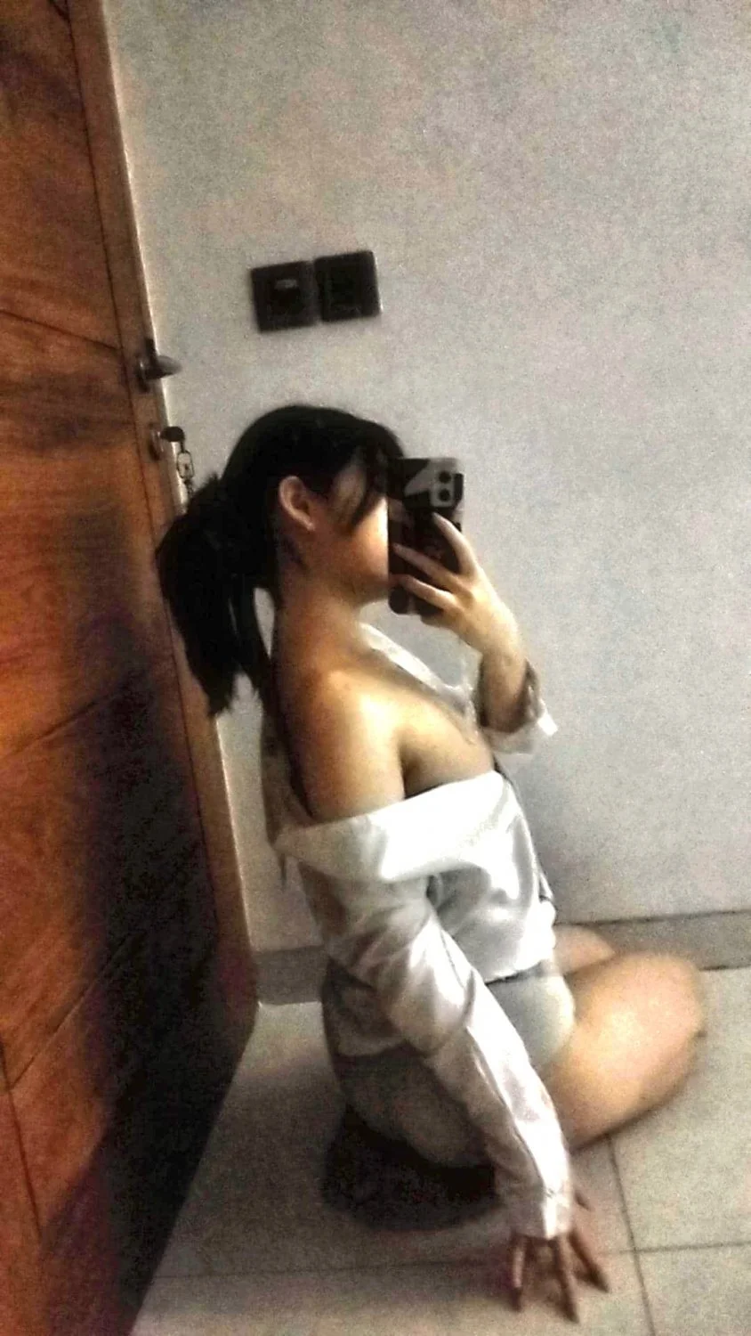 20yr old Lin image 22