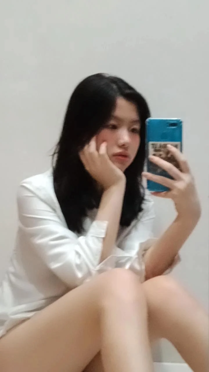 20yr old Lin image 5