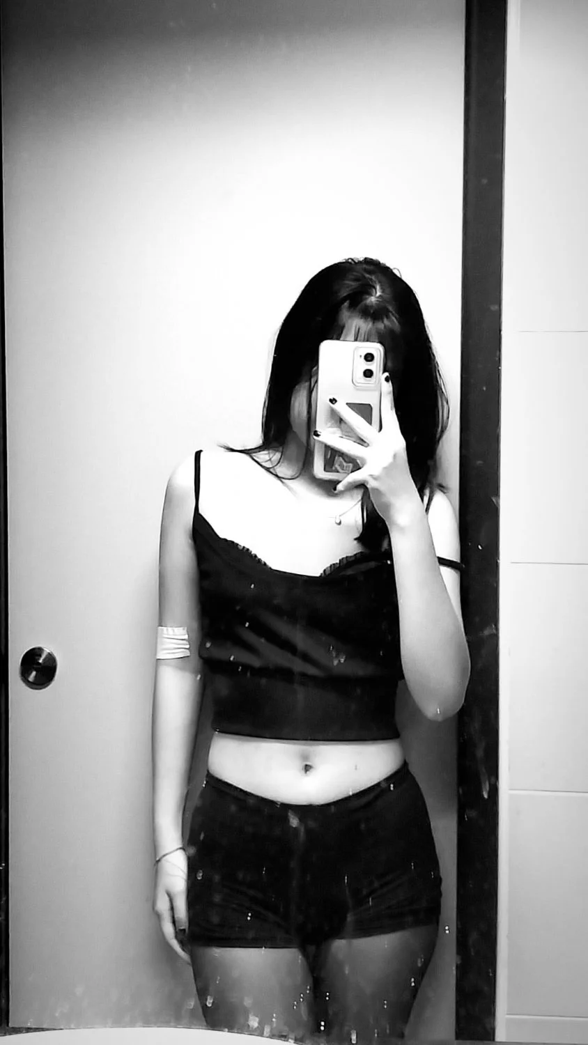 20yr old Lin image 6