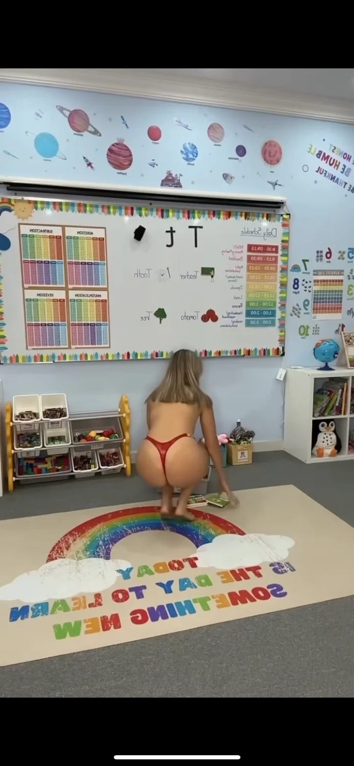 Putas desnudas image 8