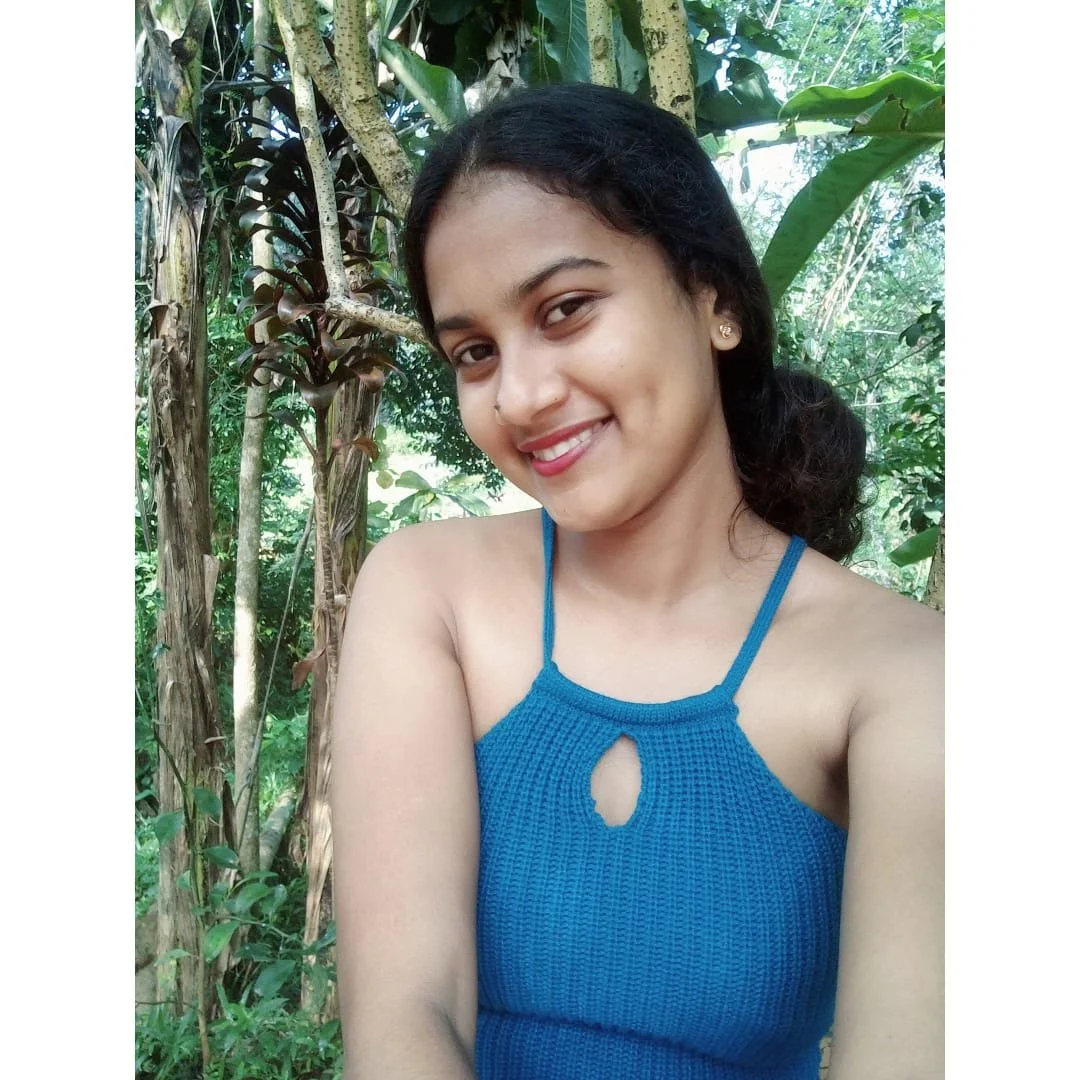Indian cute girl exposed her hairy pussy image 2