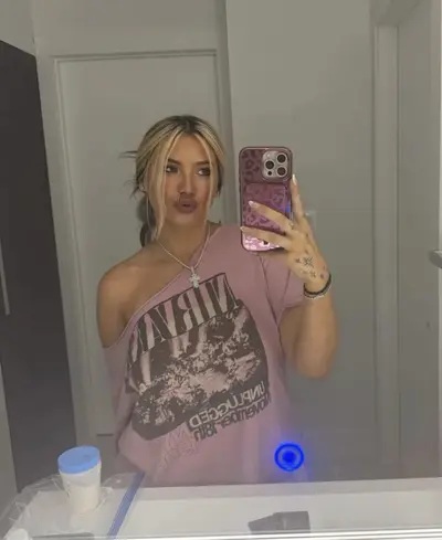 Snapchat slut savv showing off her huge tits cover image
