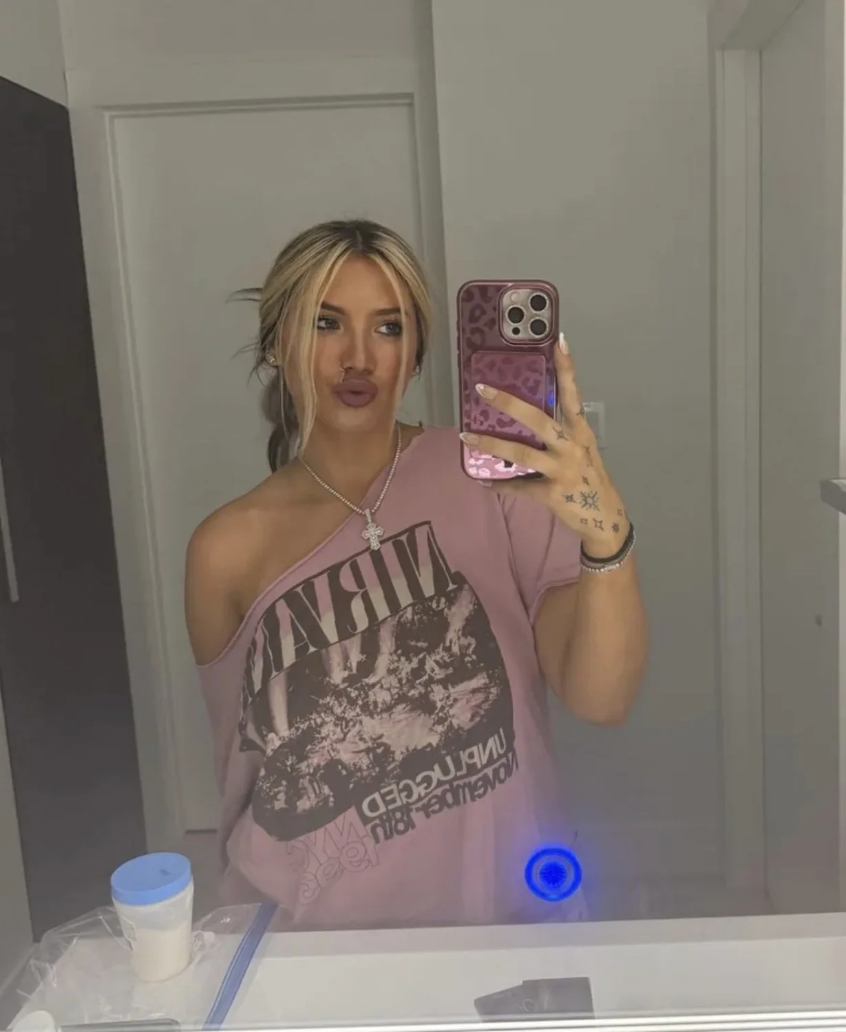 Snapchat slut savv showing off her huge tits main image