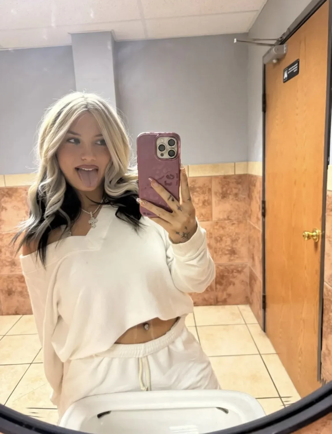 Snapchat slut savv showing off her huge tits image 7