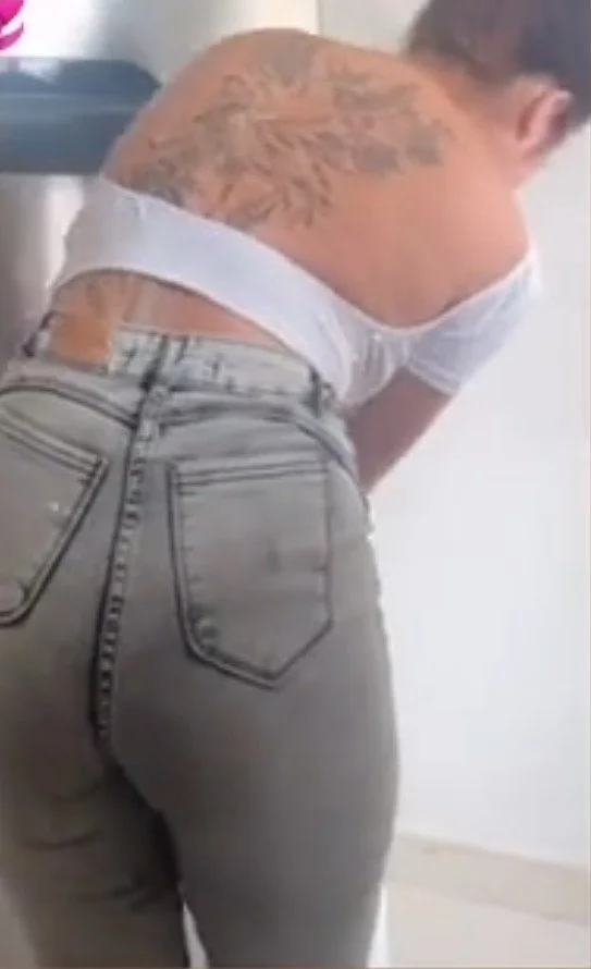 Dereprnte to de boa e minha vizinha pede ajuda com a geladeira main image
