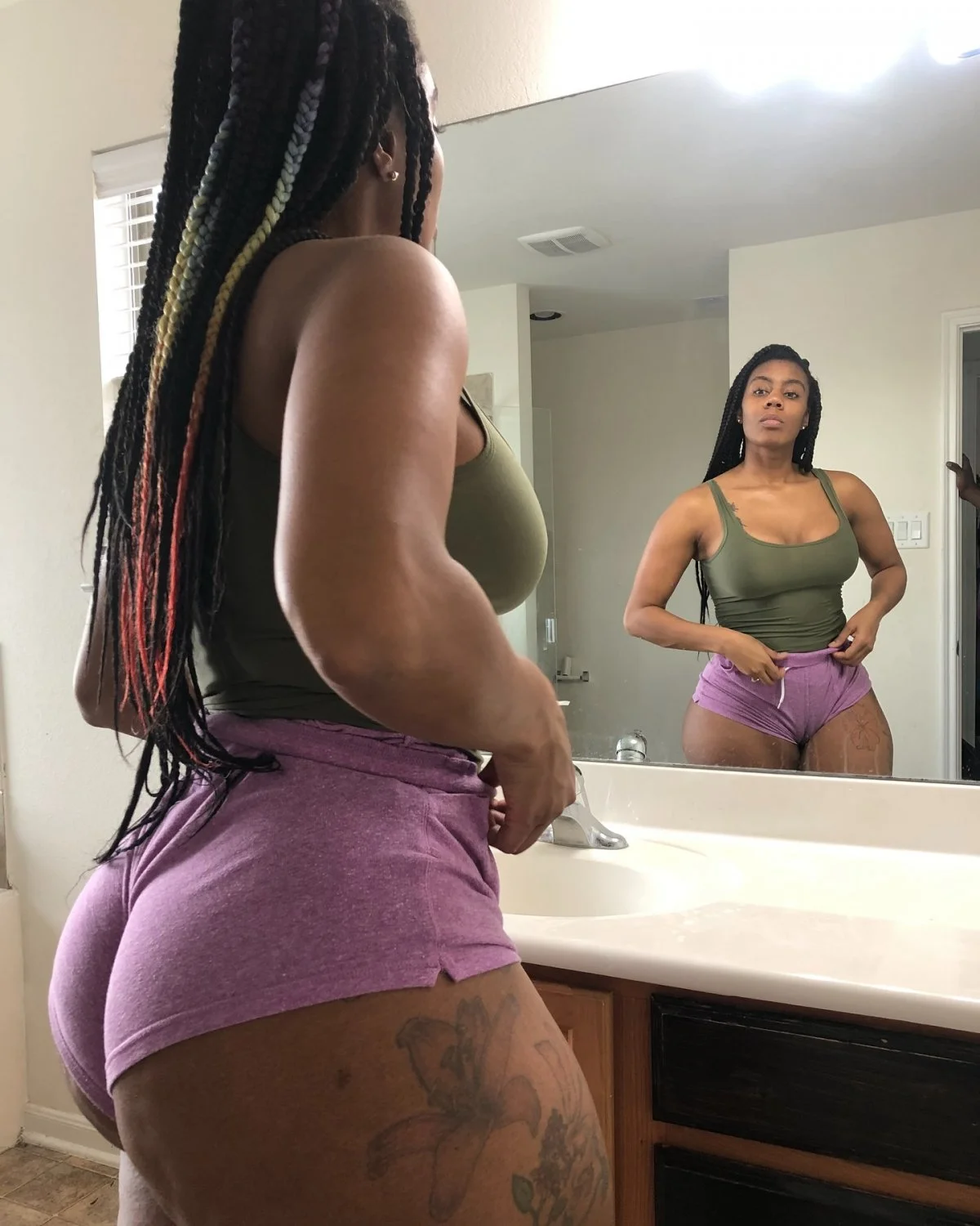 Super Gorgeous Fit Ebony Milf Babe !!! image 3