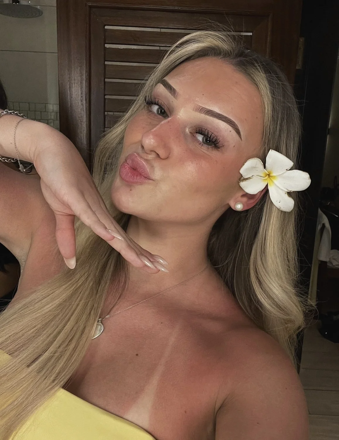 Stunning German teen slut Antonia image 2