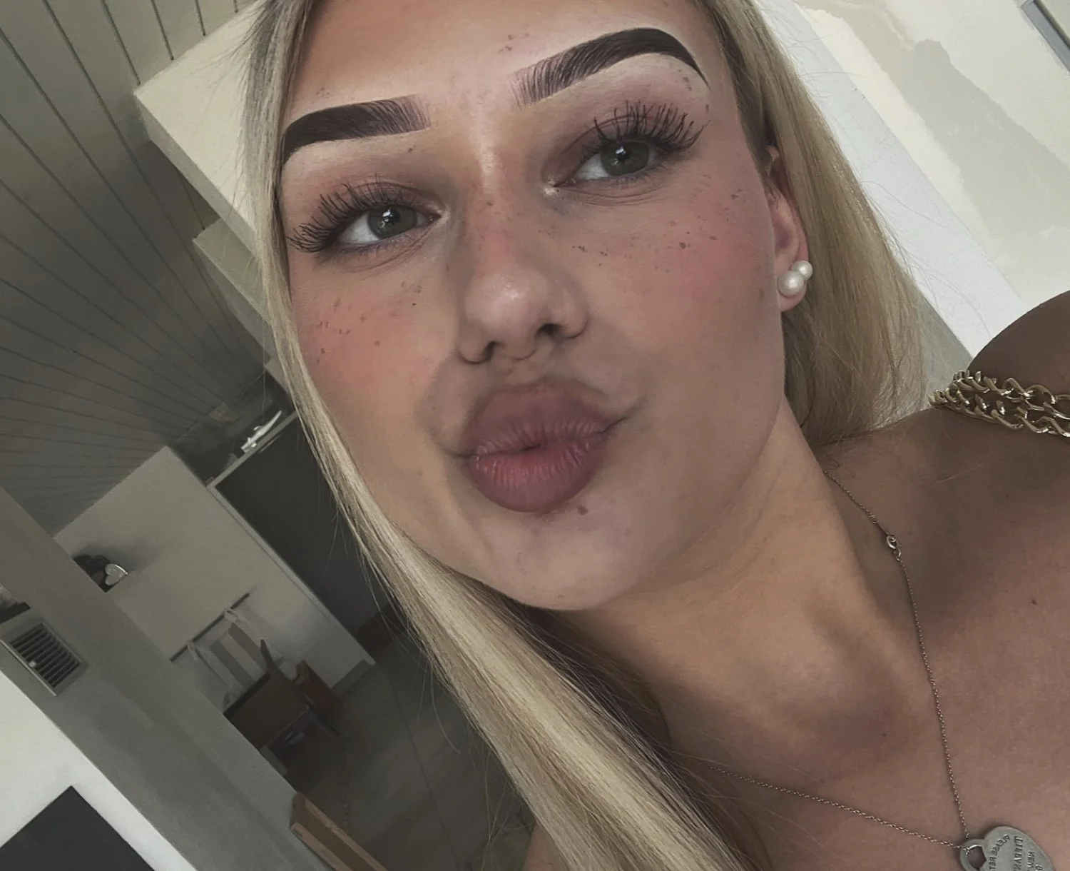 Stunning German teen slut Antonia image 25