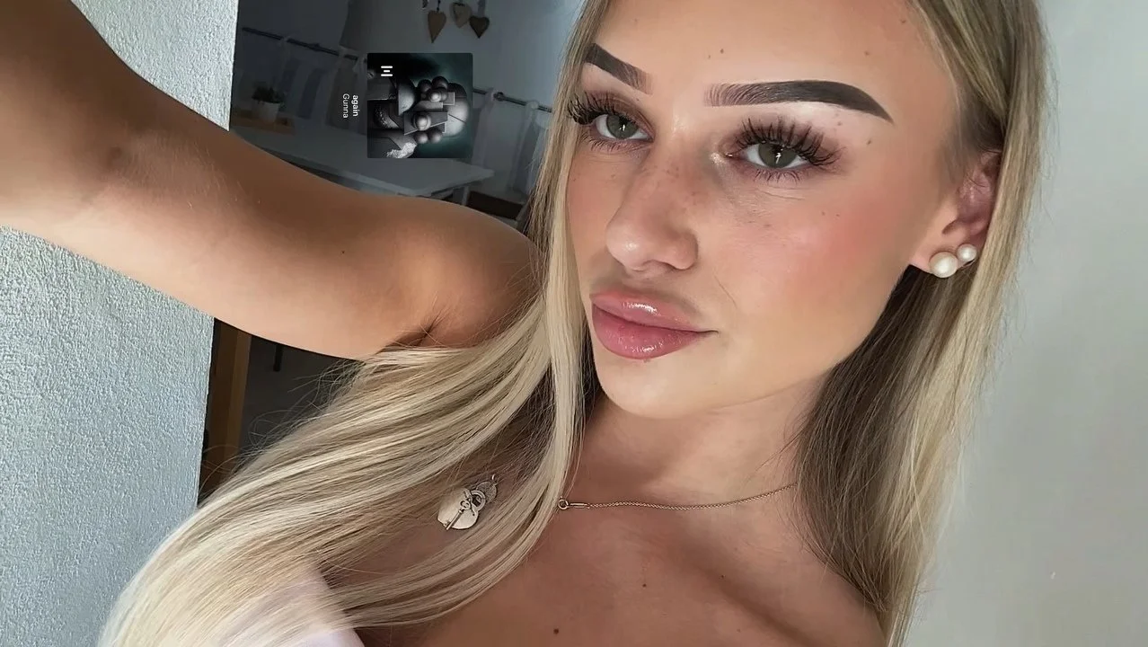Stunning German teen slut Antonia image 5