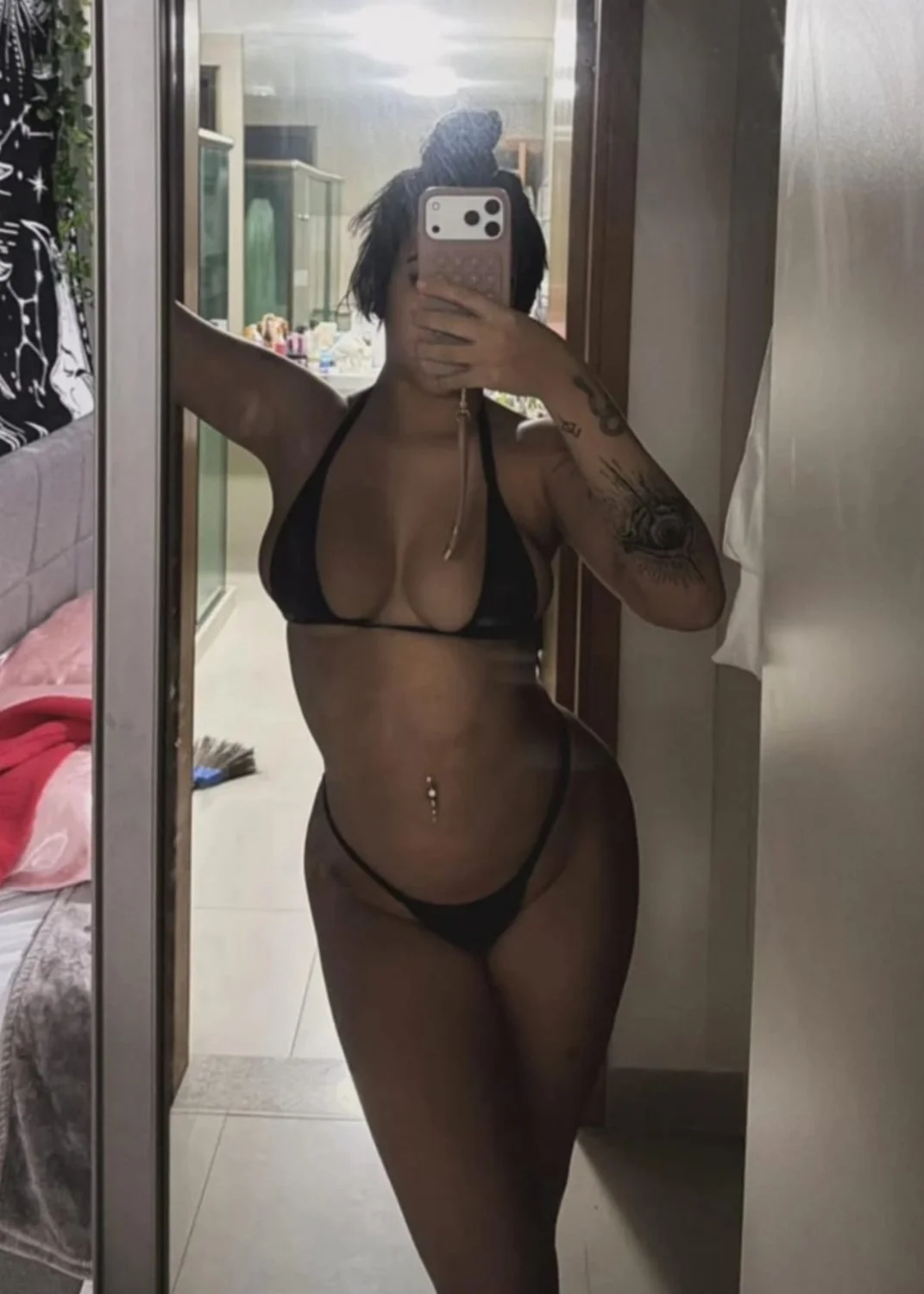 Beca de Biquíni Exibindo Seu Corpo 🔥 main image